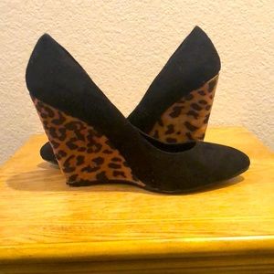 Shoe dazzle leopard wedges